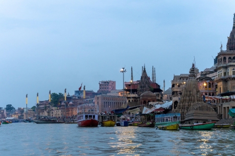 Wieczorna wycieczka po mieście Varanasi - Aarti i pływanie łodzią