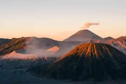 SURABAYA: 4 DAYS BROMO, IJEN CRATER , TUMPAK SEWU, RAFTING.