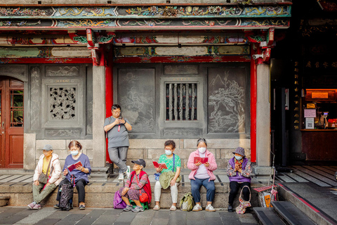 Taipei Tastes Food Tour with 12+ Tastings