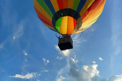 From Prague: Balloon ride with Champagne & Picnic