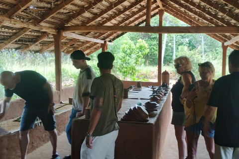 Sigiriya: Village Tour with Catamaran, Cooking Class & Lunch