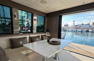 Valencia: Private Segeltour bei Sonnenuntergang mit Abendessen