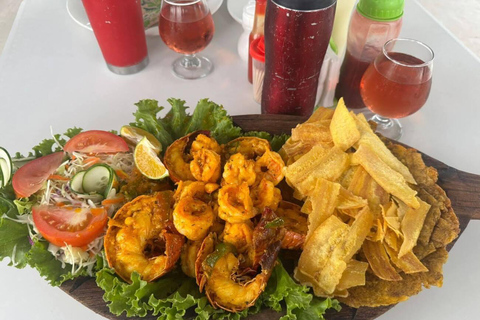 Seafood Gastronomic Tour to the Floating Restaurant of Puntarenas by boat