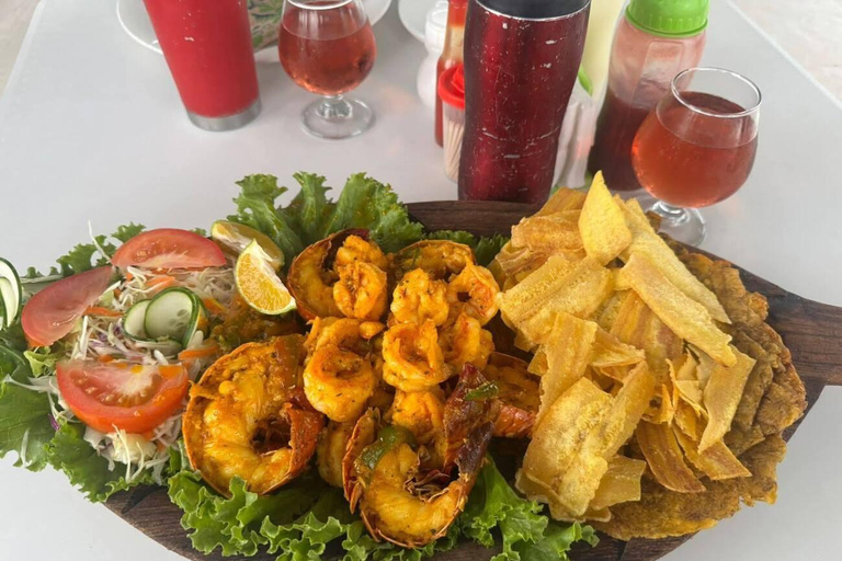 Seafood Gastronomic Tour to the Floating Restaurant of Puntarenas by boat