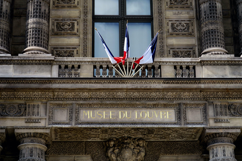 Louvre Museum Guided Tour with Skip the Line Entry Small Group Semi Private guided tour