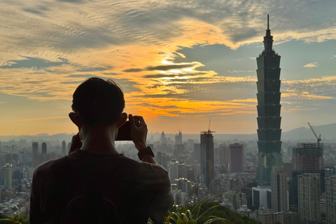 Taipei Nightfall: 4 hours Skyline View, Temple & Neon Market