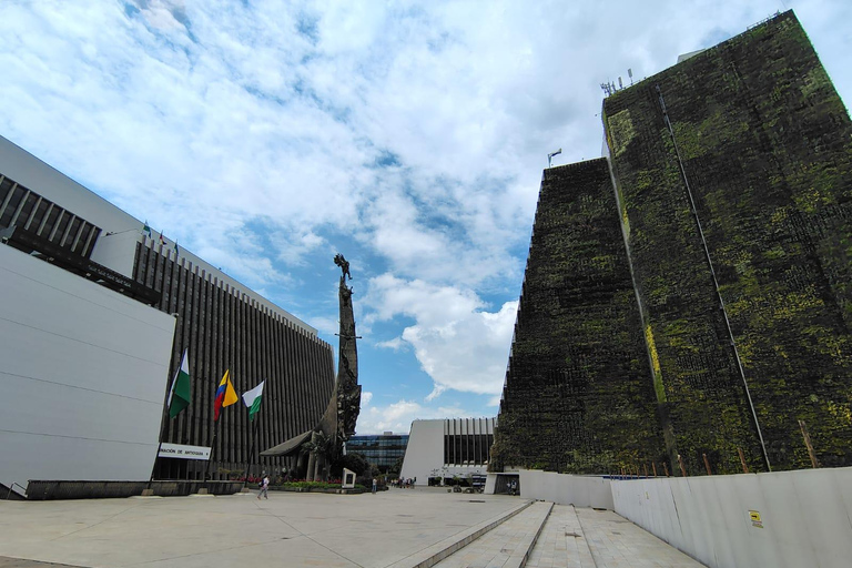 Medellín: Tour guiado a pie con paradas gastronómicas