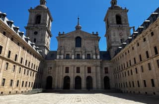 Ab Madrid: Escorial & Cuelgamuros mit privatem Fahrer und Guide