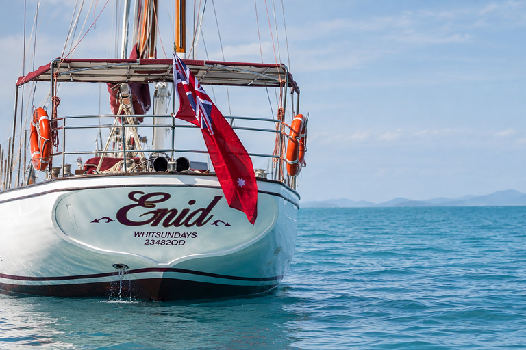Airlie Beach: Daydream Island Sailing Trip with Snorkeling