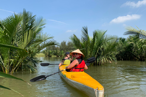 Hoi An: Sunset Kayaking Tour to Lantern Town