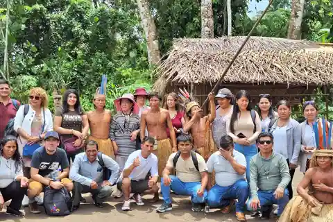 Iquitos: Tour di un giorno delle tribù del Rio delle Amazzoni con pranzo