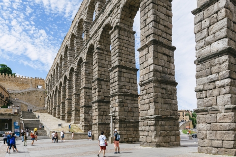 Madrid: tour guiado de Toledo, Segovia y su AlcázarTour privado en español
