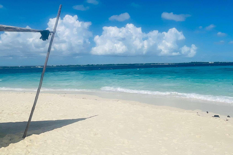 Zanzibar: Pungume island snorkeling and Sandbank with Lunch Tour with hotel pick up and drop-off