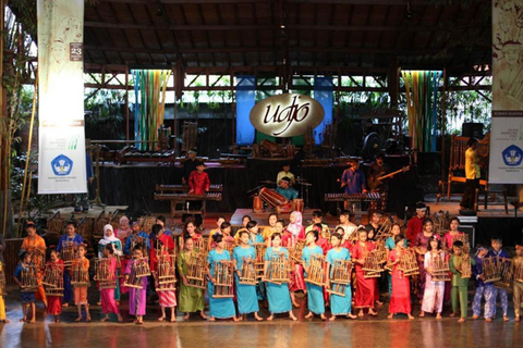 Bandung: Sundanese Culture Tour with Angklung Experience