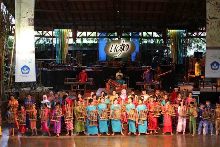 Bandung: Sundanese Culture Tour with Angklung Experience