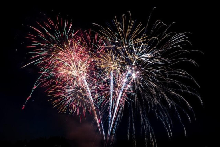 Honolulu: Waikiki Feuerwerk Katamaran Kreuzfahrt