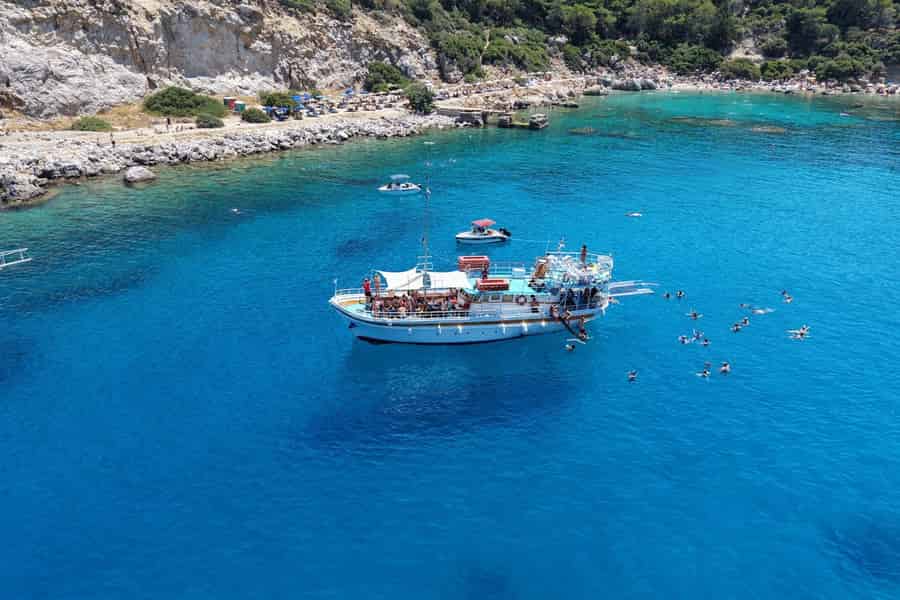 6 Stunden Schwimmen nach: Anthony Quinn, Kallithea, Afandou mit Snacks. Foto: GetYourGuide 6 Stunden Schwimmen nach: Anthony Quinn, Kallithea, Afandou mit Snacks. Foto: GetYourGuide
