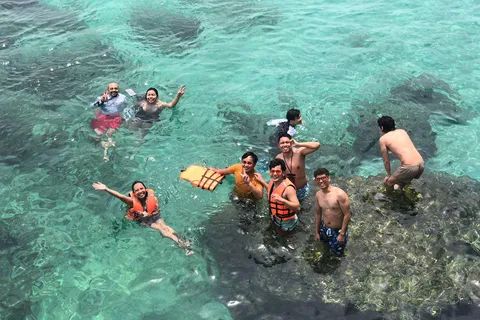 Boracay: Private Island Hopping & Snorkeling Tour