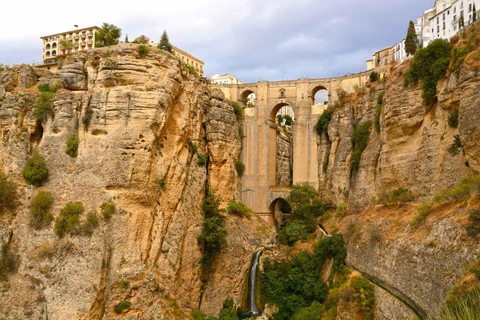 Excursion privée d&#039;une journée à Ronda depuis SévilleGibraltar : Visite privée avec la grotte de Saint-Michel et les singes