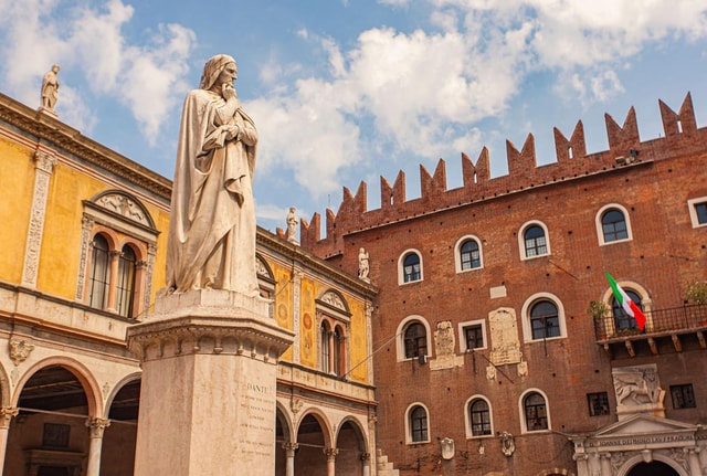 Dante and the Stars in Verona: between Astrology and Poetry