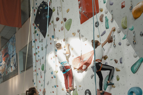 Vilnius: Indoor Climbing Experience at Montis Magija Gym