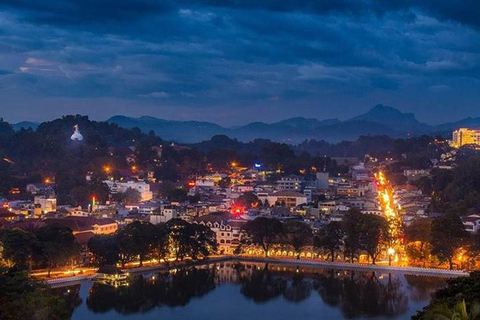 Kandy: Night Tour with Temple of the Sacred Tooth Relic