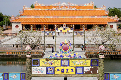 Hue: miasto cesarskie, rejs po rzece Perfume i zwiedzanie grobowców