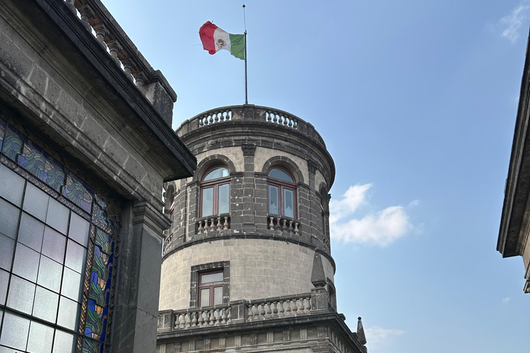 Chapultepec Castle: Private tour with local guide, tickets included Chapultepec Castle: Private Tour with Local Guide and Entrance Fees Included
