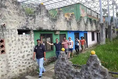 Medellín: Private Tour - Pablo Escobar and Food Tour