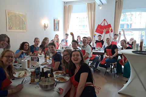 Brugge: Workshop Belgische wafels maken met bierproeverijIn het centrum van Brugge