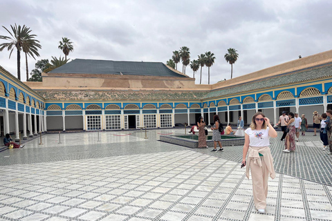 Marrakech arv: Saadiska gravar, Bahia Palace &amp; Medina TourDelad tur från mötesplats (utan inträdesbiljetter)
