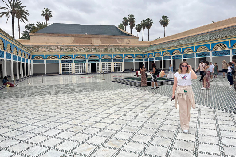 Marrakech arv: Saadiska gravar, Bahia Palace &amp; Medina TourDelad tur från mötesplats (utan inträdesbiljetter)