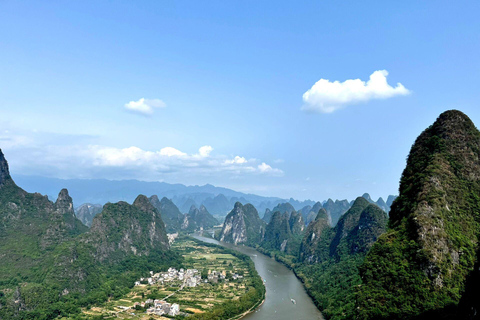 From Guilin: Reed Flute Cave, Xianggong Mountain & Show Tour
