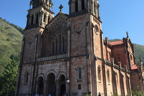Small-Group Excursion to the Lakes of Covadonga and Cangas de Onís Departure from Gijón