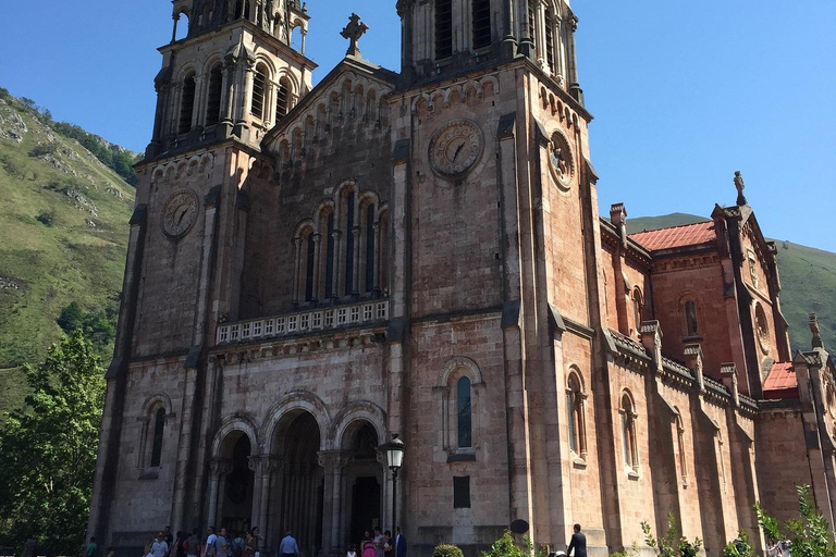 Small-Group Excursion to the Lakes of Covadonga and Cangas de Onís Departure from Gijón