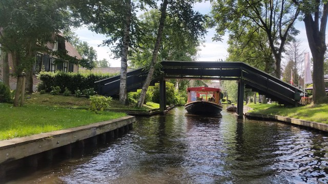 Visit Giethoorn Guided Boat Tour City and Lake Sightseeing in Halifax