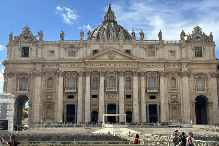 Rome-St Peter’s Basilica Privet Guided Tour & Grottoes Visit Private Family Tour of St. Peter’s Basilica | Dome Access I