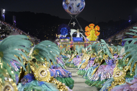 Carnevale di Rio 2026: biglietto con posto assegnato nel settore 9 e trasportoTrasferimento al Sambodromo – Si parte tra le 22:00 e le 22:30