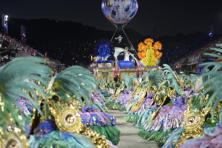 Carnevale di Rio 2026: biglietto con posto assegnato nel settore 9 e trasportoTrasferimento al Sambodromo – Si parte tra le 22:00 e le 22:30
