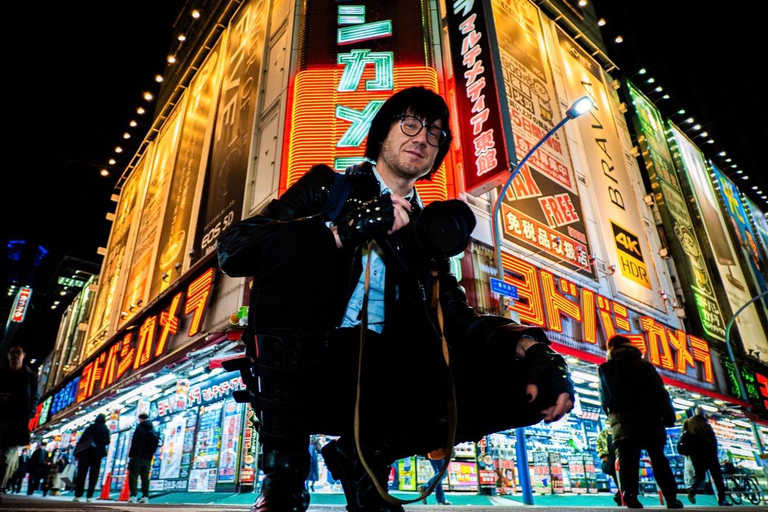 Tokyo: Shinjuku Neon Night Photo Tour