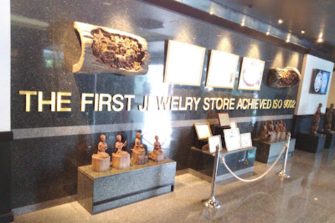 Bangkok Tour: Golden Buddha, Reclining Buddha & Gems Gallery Group Tour with Hotel Pickup