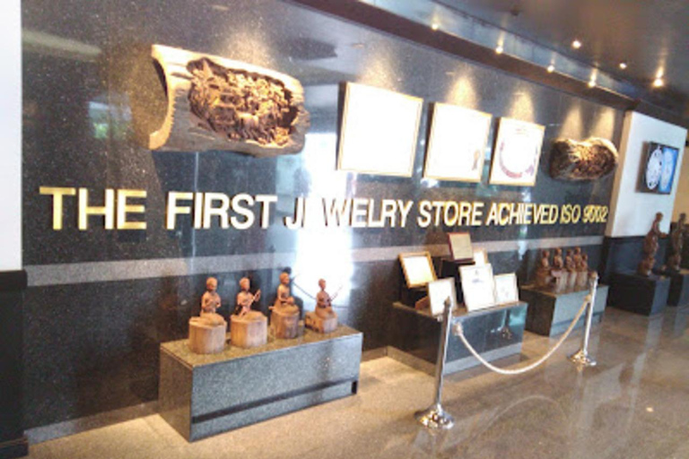 Bangkok Tour: Golden Buddha, Reclining Buddha & Gems Gallery Group Tour with Hotel Pickup