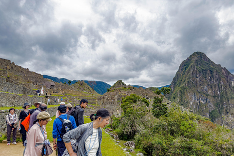 Machu Picchu: Circuit 2A (Classic Route) + Bus & Local Guide Last-Minute: Circuit 3B with Guide Included