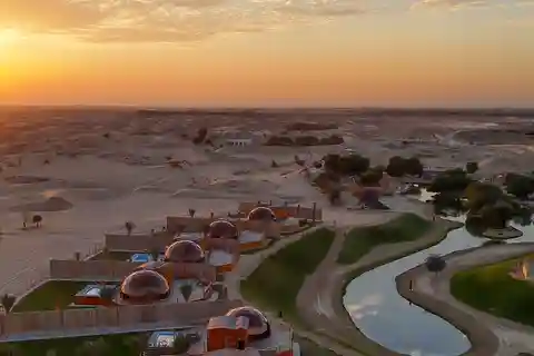 Dubai:Al Marmoom Domes Overnight Desert Glamping & Dining
