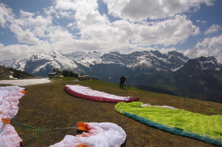 Zurich: Experience a tandem paragliding flight