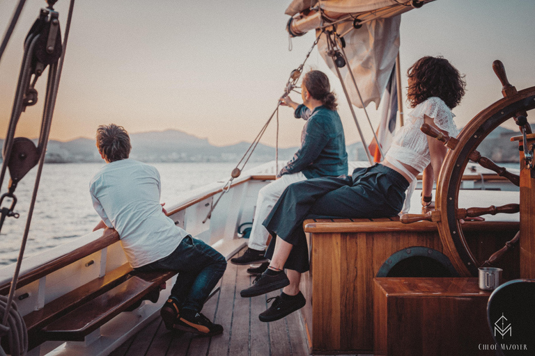 Marseille: Romantic brunch on a sailboat & Calanques, Valentine's Day special