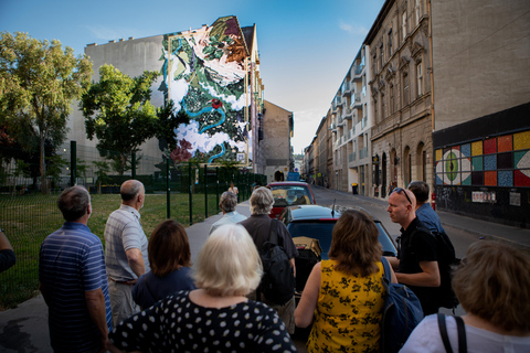 Budapest: Ruin Bars Walking Tour with Drinks and Snacks