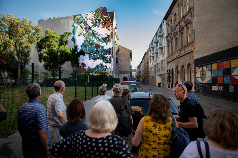 Budapest: Ruin Bars Walking Tour with Drinks and Snacks