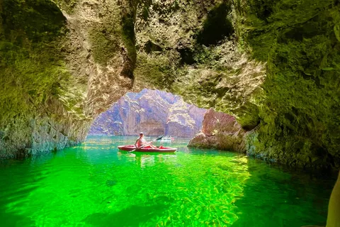 Willow Beach: Half-Day Kayak Rental with Emerald Cave Option