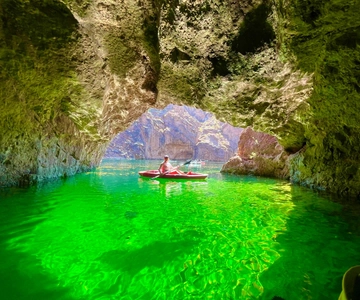 Playa Willow: Alquiler de Kayak de Medio Día con Opción Cueva Esmeralda